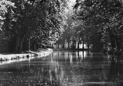 Le canal du Midi, near Toulouse (photo from slide; circa 1987-1997). 