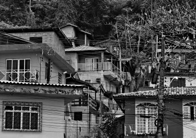 MonteSerrat square; the surroundings.