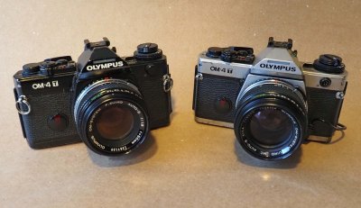 The Olympus OM-4T body had two versions: Black and Champagne finishing.