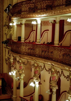 The interior of the Teatro Amazonas is very sophisticate, with many elements coming from Europe.