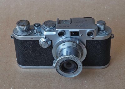 The Leica IIIf; this camera is from in 1952. I have a particular affection to it: we were born in the same year.