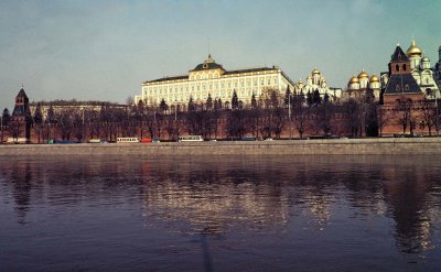 Moscow : the Kremlin and the Moskva river.