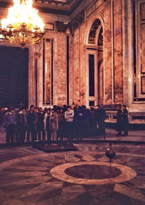 Leningrad : inside the church, a Foucault pendulum. 