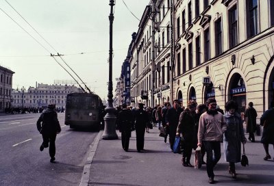 Leningrad : in the streets.