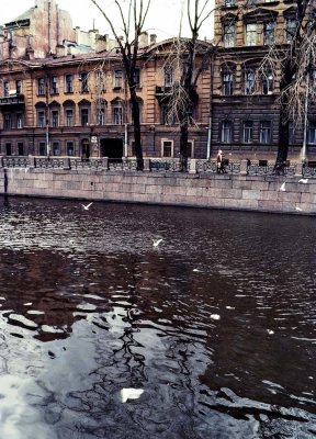 Leningrad : in the streets. 