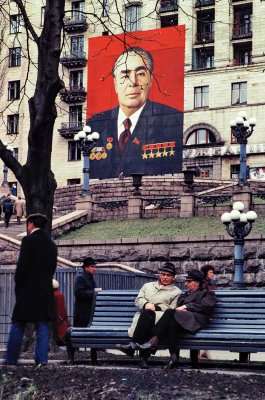 Kiev : in the streets; Brejnev's portrait. 