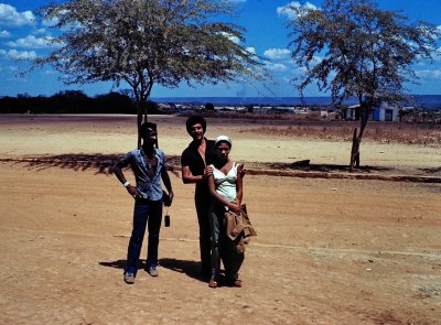 On the road between Braslia and Salvador, Bahia; friends met during the trip. 