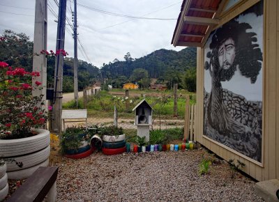 Small church, called Igrejinha da Fé de Nossa Senhora Aparecida; small road between Biguaçu and Tijucas.