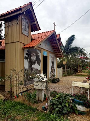 Small church, called Igrejinha da Fé de Nossa Senhora Aparecida.