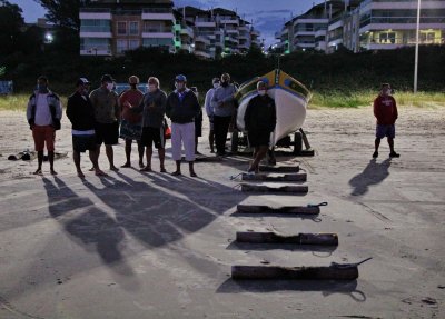 Costo do Santinho; fishers waiting the tainha shoal.
