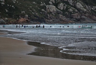 Then, we walked to the other beach extremity where the fishing was going on.  