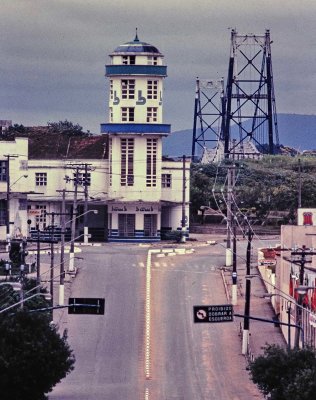 The Herclio Luz Bridge, seen from the Av. Rio Branco (approx. 1985). 