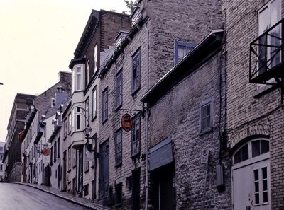 Québec; the streets and buildings.