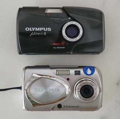 The film camera Olympus Mju II (or Stylus II) on the top and the digital Stylus 300, here used. 