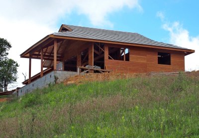 A estrutura principal, quase acabada (the main structure, almost finished). 