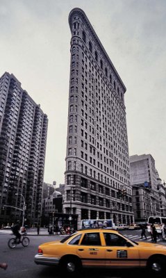 NY (1998); the Flatiron, the first skyscraper of New Your;  angle of Fifth Avenue, Broadway e 23rd street.