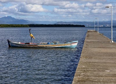 Praia da Costeira do Pirajuba; pier and boats. 