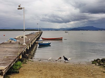 Praia da Costeira do Pirajuba; pier and boats.