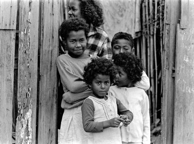 Vila Restinga; children.