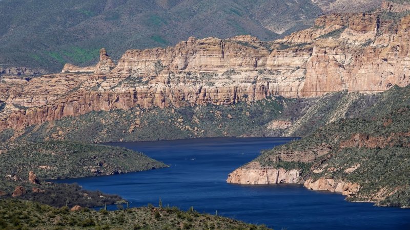  Apache Lake