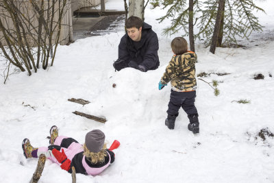 The building of the snow elephant