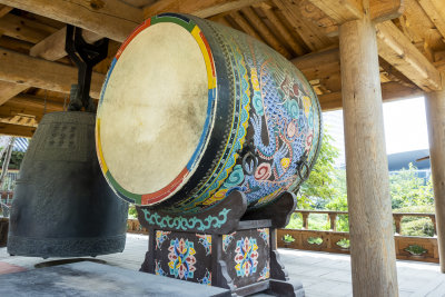 temple drum and gong