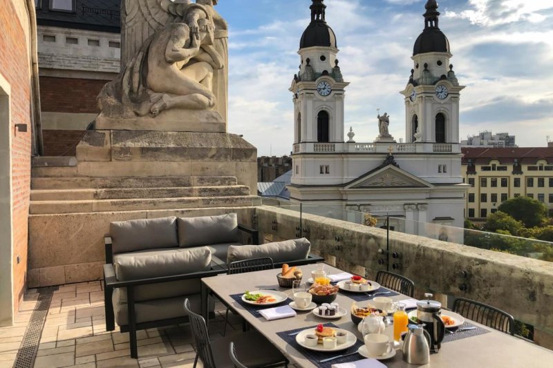 Kozmo Luxury Hotel