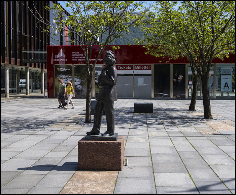 Edvard Grieg on a pedestal.....