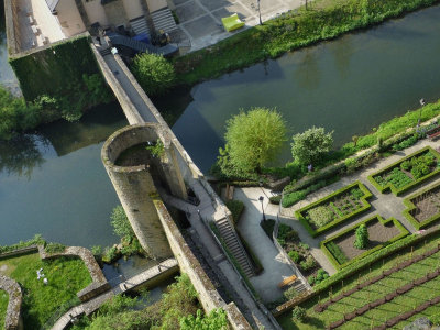 Terraced gardens and bridge by Tutesall and Abbey de Neumunster 