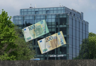  CBL Building displaying new series banknotes