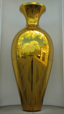 Vases artworks in Court area