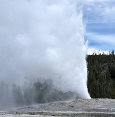  Old Faithful erupts about every 90 mins