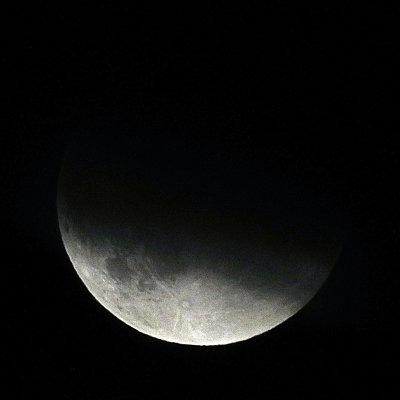  Eclipsed Moon 23:15 45mins after max