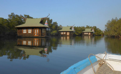  Mandina Floating Lodges in afternoon 