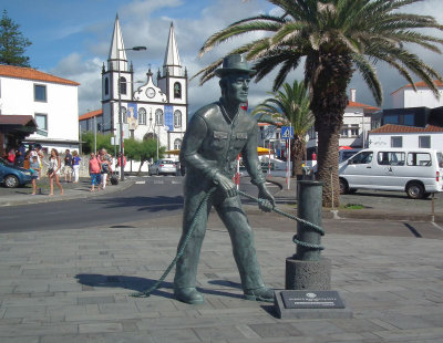  Madalena statue of fisherman, Pico island