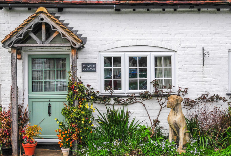 Dog lover's cottage at Brockham, Surrey