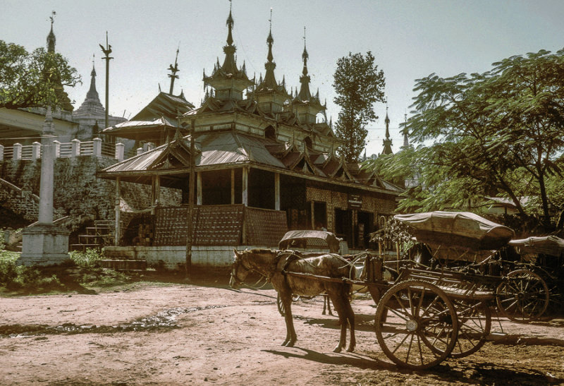 Local transport, Kyaukpadaung, central Burma