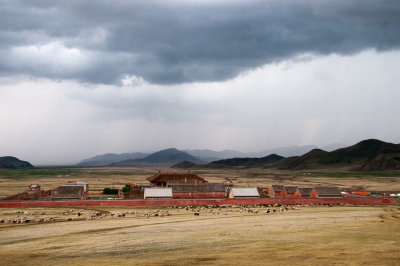 Summer storm clouds build over Amarbayasgalant Khiid