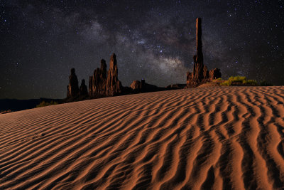 AZ - Monument Valley Sanddunes Nightsky 1.jpg
