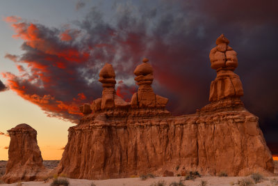 UT - Goblin Valley State Park Sunset.jpg