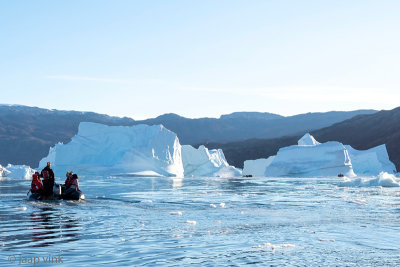 Zodiac cruise between icebergs - Zodiac cruise tussen ijsbergen