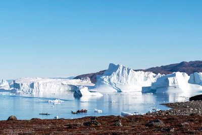 Kayaking between icebergs - Kayakken tussen ijsbergen