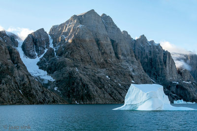 Iceberg in fjord - IJsberg in fjord