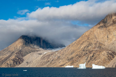 Icebergs and glacier - IJsbergen en gletsjer