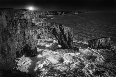 19 - Green Bridge of Wales Monochrome