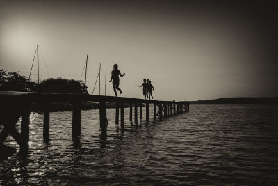03 - Kiss Chase on the Jetty