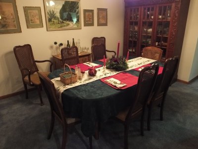 DiningRoomChristmas3.JPG