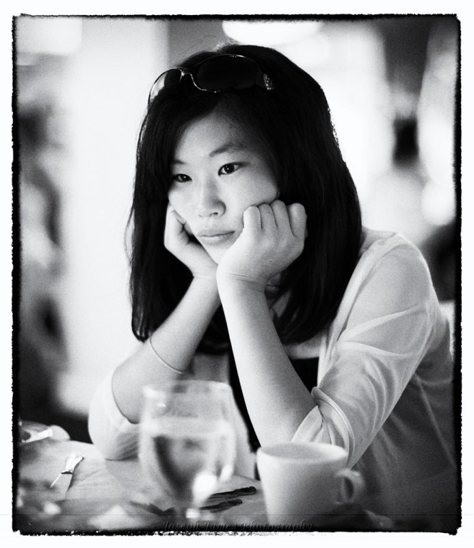 20110813 -- 193536 -- Canon 5D + 50 / 1.2L + f/1.2, 1/30, ISO 1600 (heavy crop)