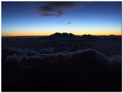 20010823 -- 7mm f/2 1/8 ISO 50  Mt. Fuji Before Sunrise  -- Canon G1