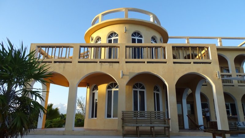 Villa Mandevilla